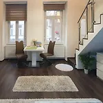 Central Deluxe Apartment