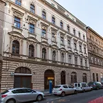 Central Deluxe Apartment