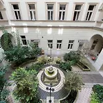 Central Deluxe Apartment