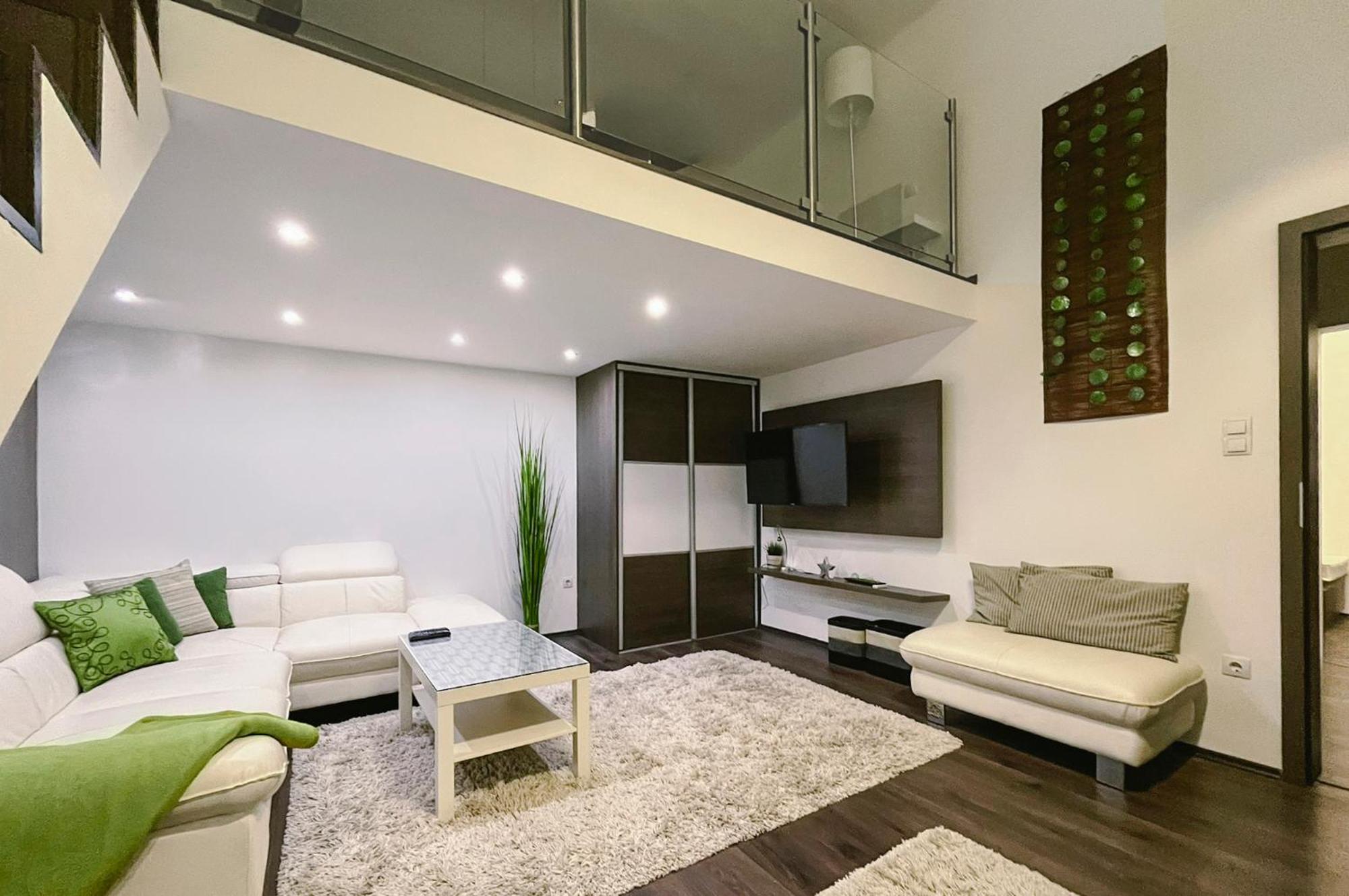 Central Deluxe Apartment *